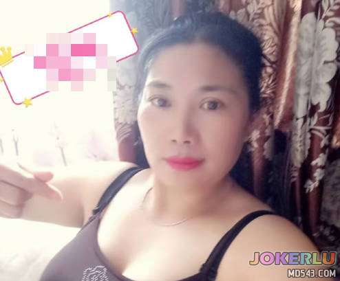  满身肥肉纹身熟女一看年轻时就是不简单 阿姨终结者